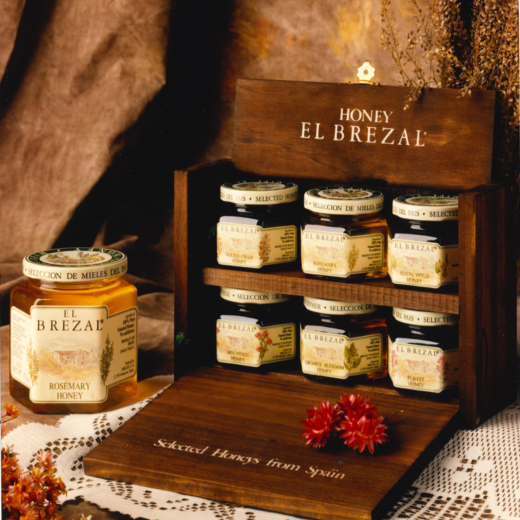 Forskellige glas med El Brezal honning, forskellig varinter, fra Spanien