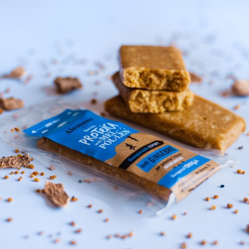 Alemany Recovery energi bar med honning og pollen, nødder , valleprotein og et strejf af ingefær. 