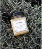 Glas med Hédéne lavendel honning, mellem lavendel busk,  Frankrig